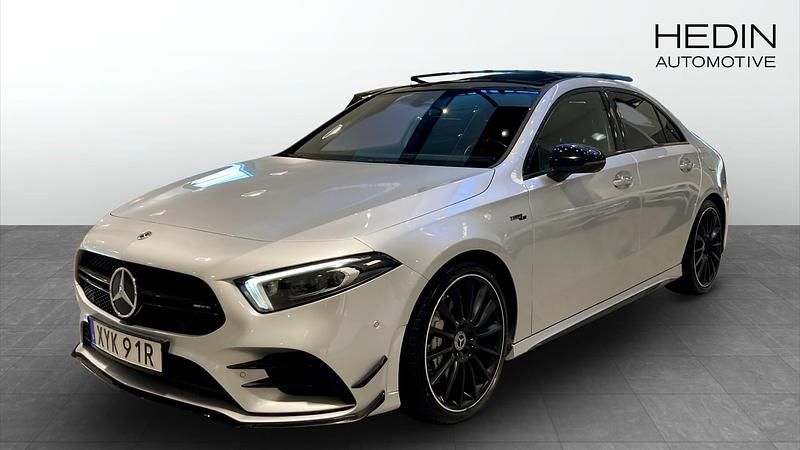 Silver Begagnad 2022 Mercedes A35 AMG AMG Sedan | 399 900 kr (Marknadspris) - Bild 1/4