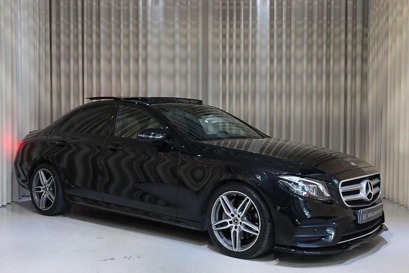Svart Begagnad 2018 Mercedes E220 AMG line Sedan | 349 900 kr (Dyr) - Bild 1/4