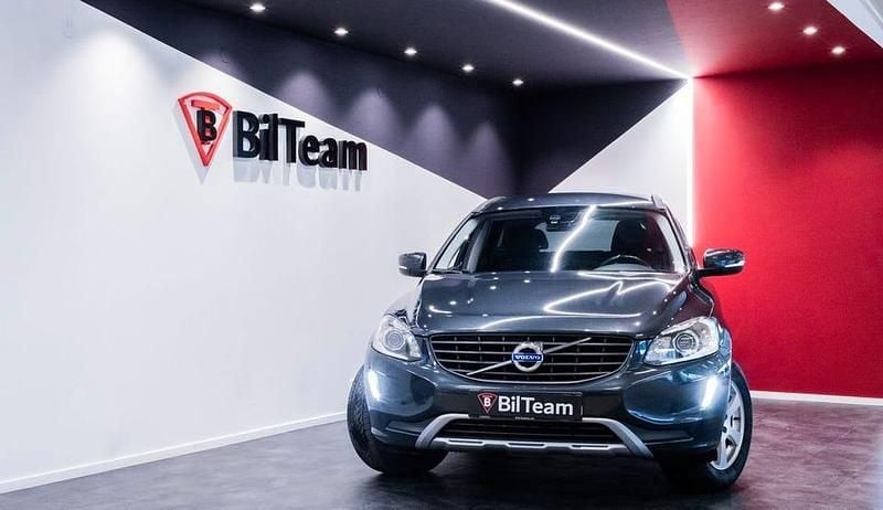 Grå Begagnad 2016 Volvo XC60 Kinetic SUV | 179 900 kr (Bra pris) - Bild 1/4