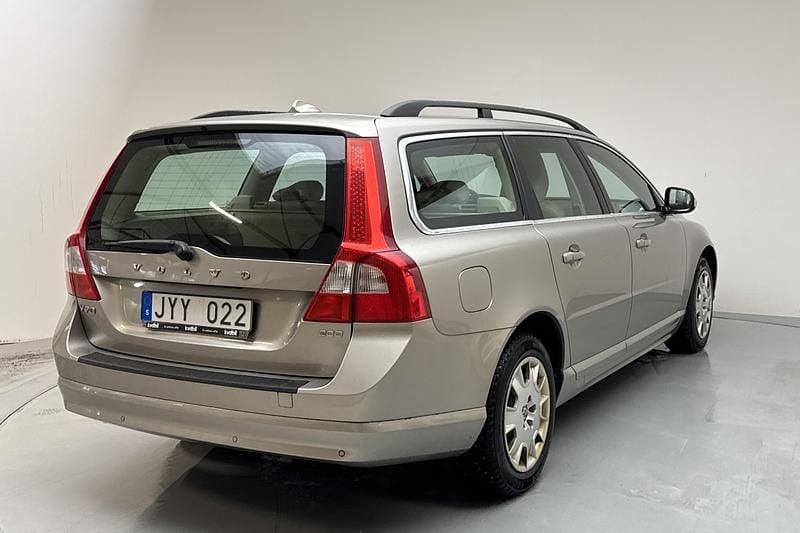 Begagnad Volvo V70 Momentum 136 HK (100 kW) 2010 Ljusbrun Kombi