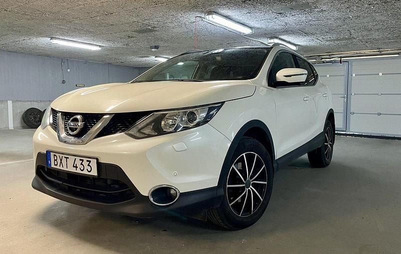 Vit Begagnad 2016 Nissan Qashqai 360º SUV | 154 900 kr (Marknadspris) - Bild 1/4