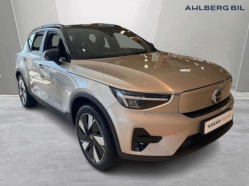 Ljusgrå Begagnad 2023 Volvo XC40 Core SUV | 454 500 kr - Bild 1/3