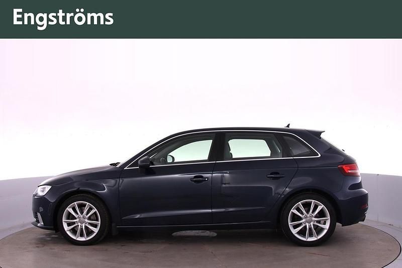 Begagnad Audi A3 Proline 190 HK (139 kW) 2017 Blå Halvkombi