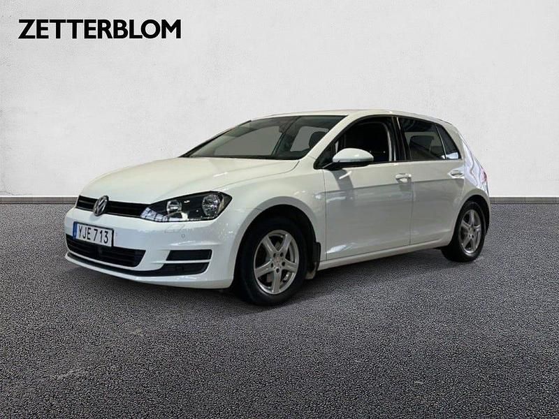 Vit Begagnad 2017 VW Golf VII Halvkombi | 129 900 kr (Marknadspris) - Bild 1/4