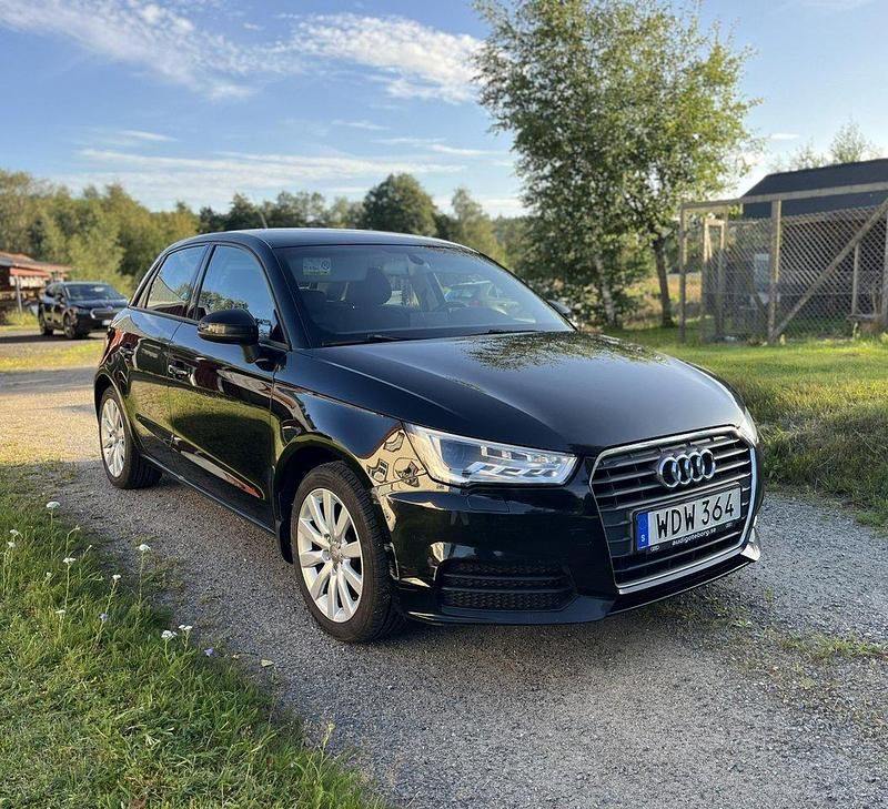 Svart Begagnad 2015 Audi A1 Sportback Sport Halvkombi | 95 000 kr (Bra pris) - Bild 1/4