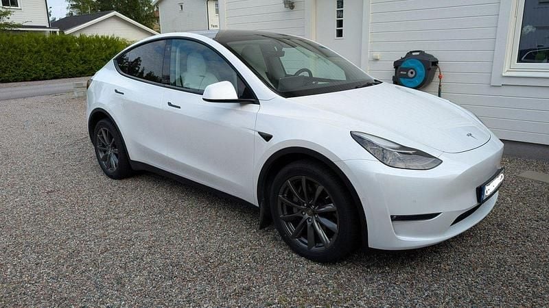 Vit Begagnad 2022 Tesla Model Y Long Range AWD SUV | 389 000 kr (Bra pris) - Bild 1/4