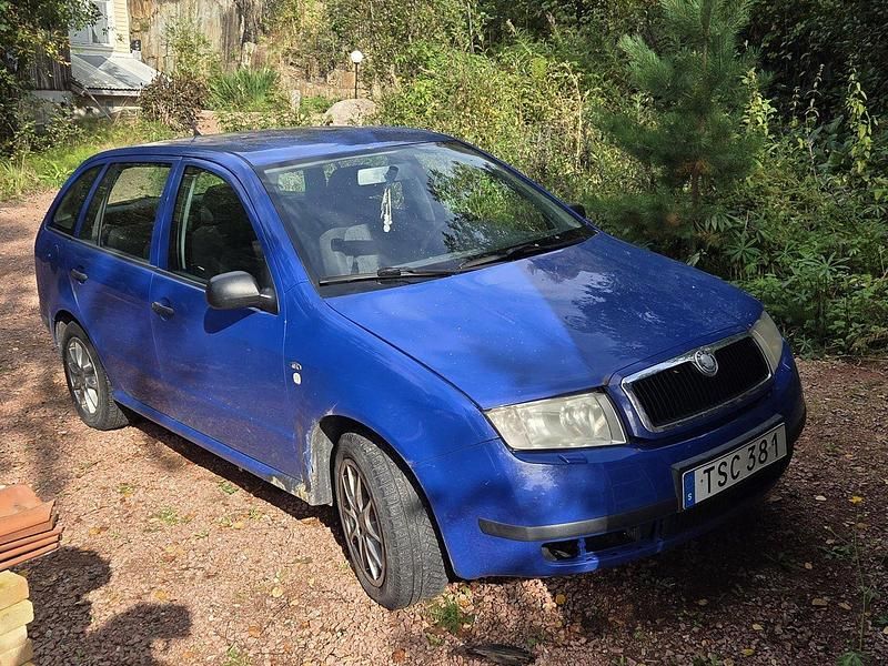 Blå Begagnad 2002 Skoda Fabia Kombi | 13 900 kr (Marknadspris) - Bild 1/4