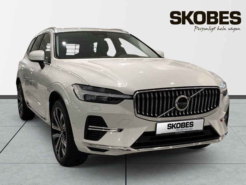 Vit Begagnad 2025 Volvo XC60 Plus SUV | 704 500 kr - Bild 1/3