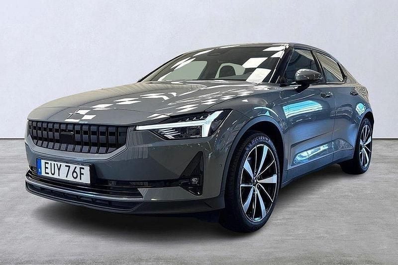Grå Begagnad 2022 Polestar 2 Plus Sedan | 379 900 kr (Marknadspris) - Bild 1/4