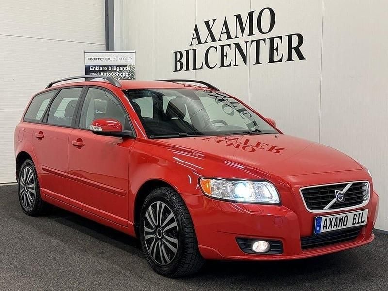 Röd Begagnad 2008 Volvo V50 Momentum Kombi | 59 900 kr (Marknadspris) - Bild 1/4