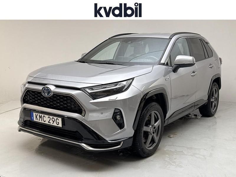 Silver metallic Begagnad 2022 Toyota RAV4 Edition SUV | 354 900 kr (Bra pris) - Bild 1/3