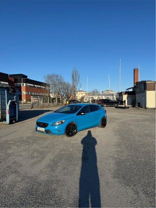 Blå Begagnad 2013 Volvo V40 R-Design Kombi | 78 000 kr - Bild 1/4