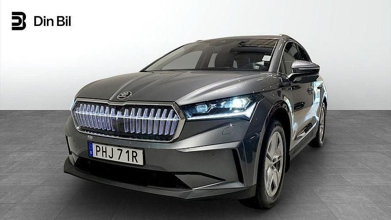 Grå Begagnad 2024 Skoda Enyaq iV SUV | 579 900 kr (Marknadspris) - Bild 1/4