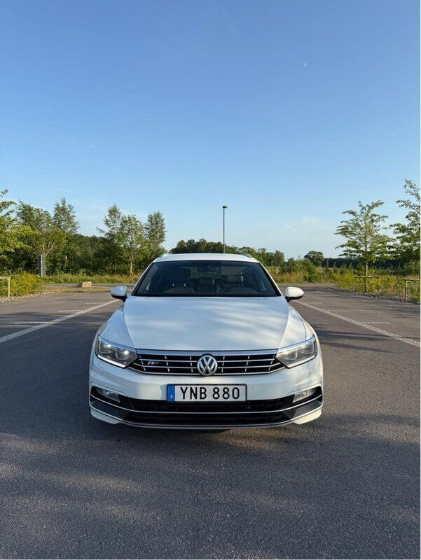 Vit Begagnad 2018 VW Passat GT Kombi | 179 000 kr (Marknadspris) - Bild 1/4