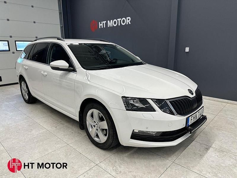 Vit Begagnad 2018 Skoda Octavia Ambition Kombi | 119 800 kr (Marknadspris) - Bild 1/4