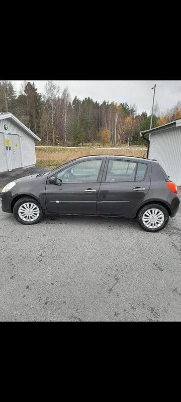 Begagnad Renault Clio R.S. 75 HK (55 kW) 2009 Halvkombi