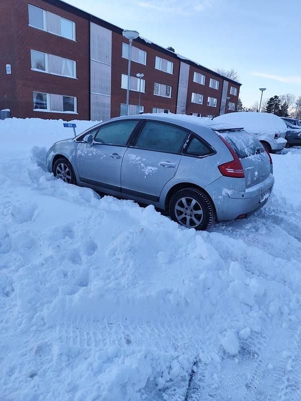 Blå Begagnad 2007 Citroën C4 Halvkombi | 29 000 kr (Bra pris) - Bild 1/4