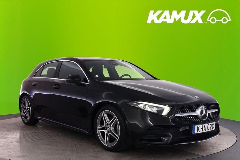 Svart Begagnad 2021 Mercedes A180 AMG Halvkombi | 239 800 kr (Marknadspris) - Bild 1/4