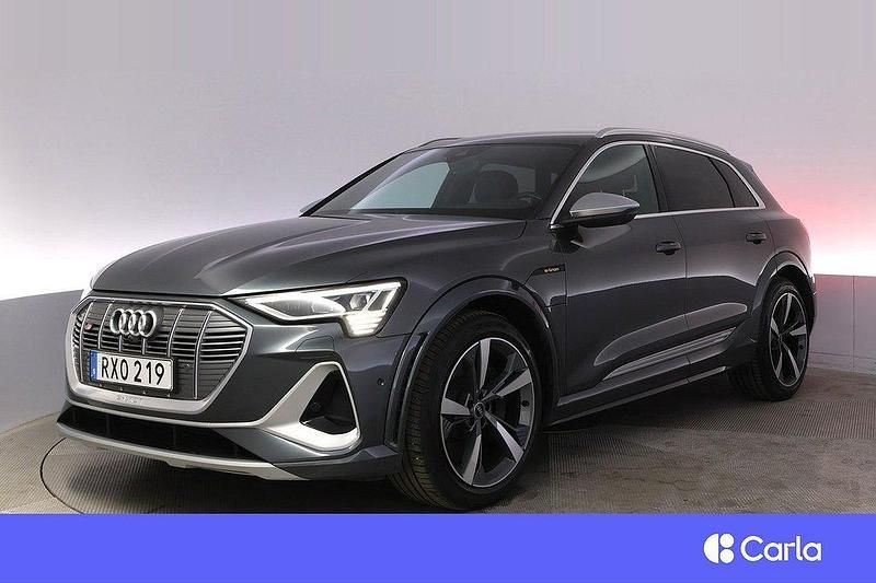 Grå Begagnad 2022 Audi e-tron S-Line SUV | 514 900 kr (Dyr) - Bild 1/4