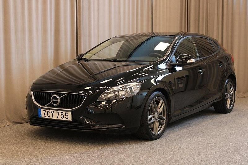 Svart Begagnad 2017 Volvo V40 Business Edition Kombi | 169 900 kr (Marknadspris) - Bild 1/4