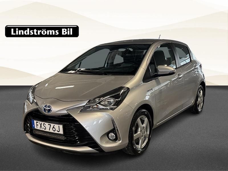 Silver Begagnad 2019 Toyota Yaris Hybrid Active Halvkombi | 175 000 kr (Marknadspris) - Bild 1/3