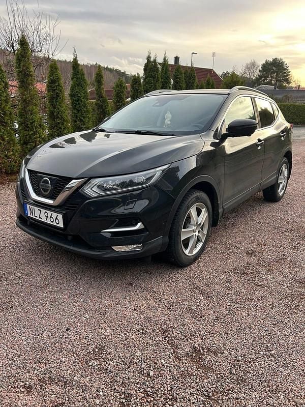 Metallic Begagnad 2018 Nissan Qashqai SUV | 145 000 kr (Marknadspris) - Bild 1/4