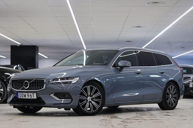 Begagnad Volvo V60 Inscription 163 HK (119 kW) 2021 Grå Kombi
