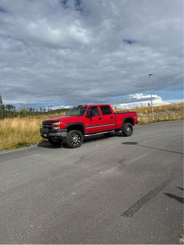 Röd Begagnad 2006 Chevrolet Silverado Sedan | 235 000 kr - Bild 1/4