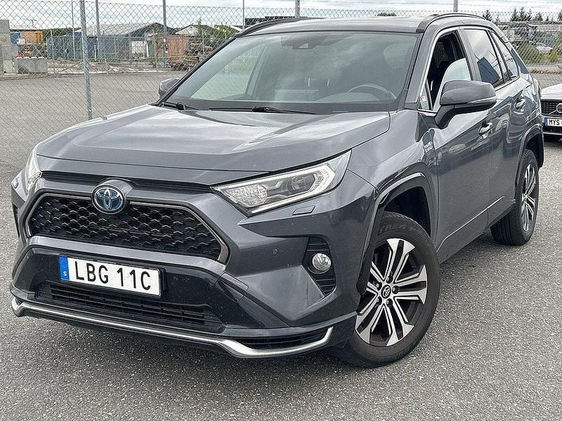Mörkgrå Begagnad 2021 Toyota RAV4 Active SUV | 168 000 kr - Bild 1/4