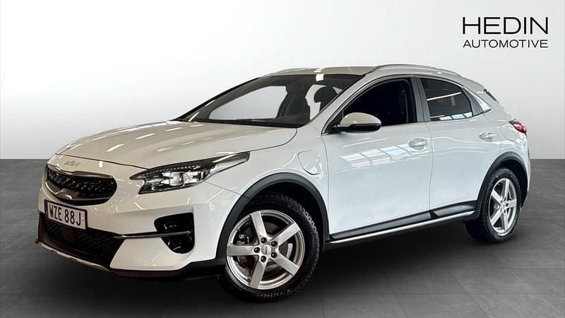 Vit (white) Begagnad 2022 Kia XCeed Advance SUV | 249 900 kr (Marknadspris) - Bild 1/4