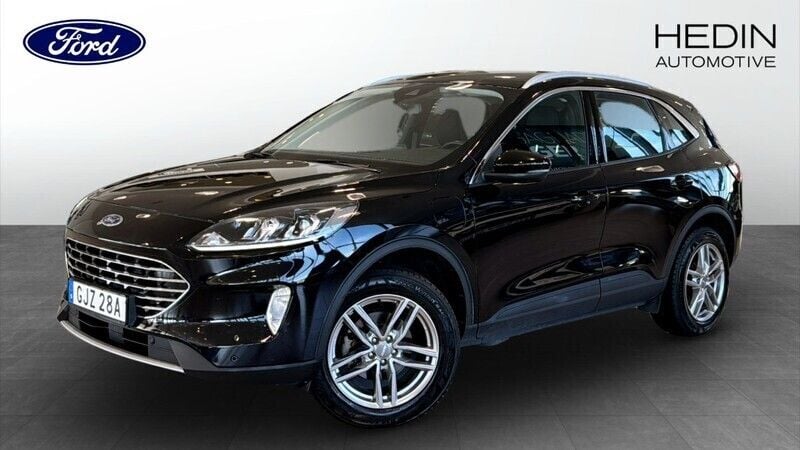 Svart (black) Begagnad 2022 Ford Kuga Titanium SUV | 244 900 kr (Bra pris) - Bild 1/4