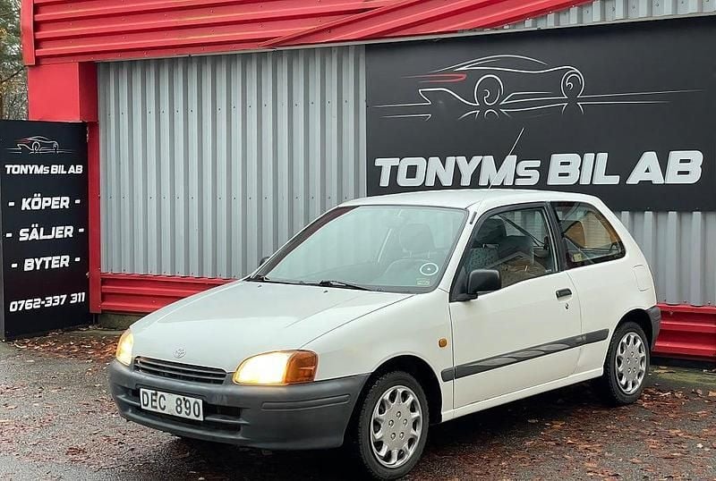 Vit Begagnad 1998 Toyota Starlet Halvkombi | 24 900 kr - Bild 1/4