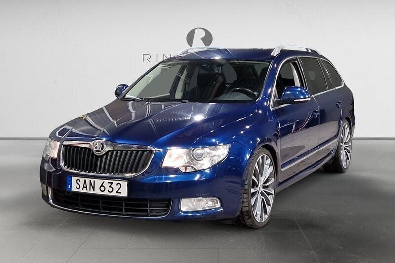 Mörkblå Begagnad 2010 Skoda Superb Elegance Kombi | 74 900 kr (Lite dyr) - Bild 1/3