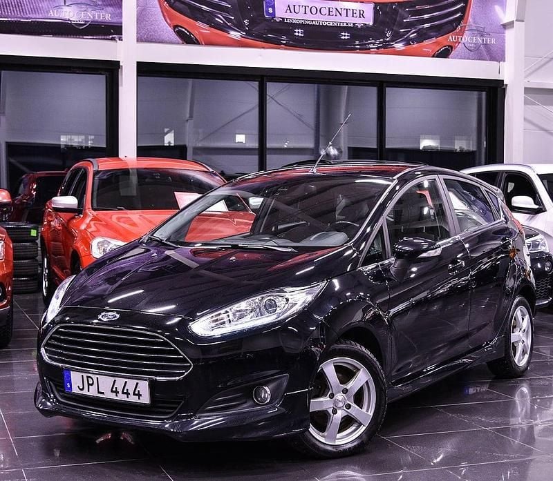 Begagnad Ford Fiesta Titanium 101 HK (74 kW) 2016 Svart Halvkombi