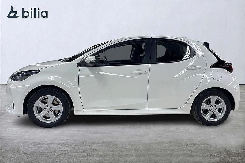 Begagnad Toyota Yaris Hybrid Active 117 HK (86 kW) 2022 Vit Halvkombi