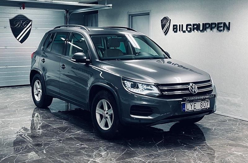 Mörkgrå Begagnad 2011 VW Tiguan SUV | 109 000 kr (Lite dyr) - Bild 1/4