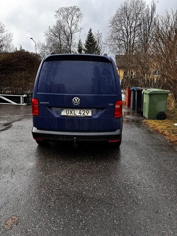 Begagnad VW Caddy 102 HK (75 kW) 2016 Minibuss