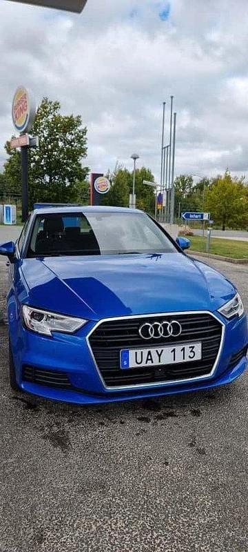 Blå Begagnad 2018 Audi A3 Sportback Proline Halvkombi | 189 000 kr (Marknadspris) - Bild 1/4