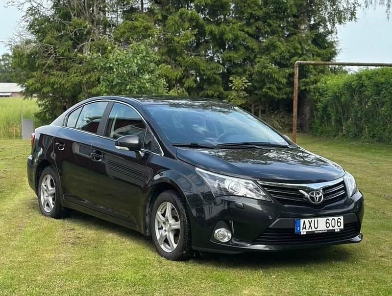 Begagnad Toyota Avensis 147 HK (108 kW) 2014 Black metallic Sedan