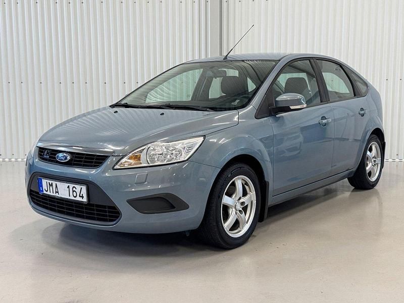 Grå Begagnad 2008 Ford Focus Halvkombi | 44 900 kr (Lite dyr) - Bild 1/4