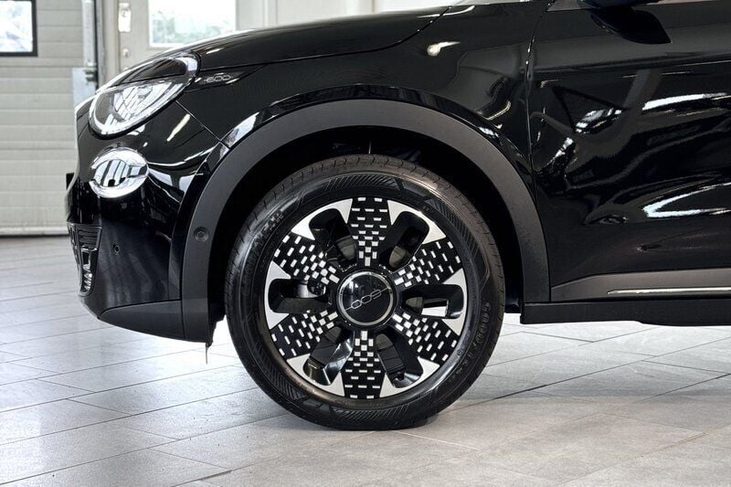 Begagnad Fiat 600 La Prima 101 HK (74 kW) 2023 Svart SUV