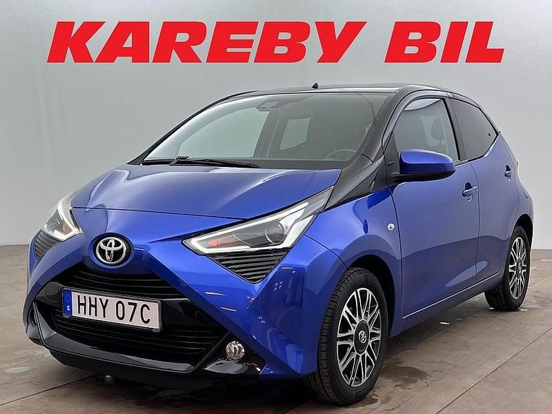 Blå metallic Begagnad 2019 Toyota Aygo X-clusiv Halvkombi | 108 900 kr (Marknadspris) - Bild 1/3