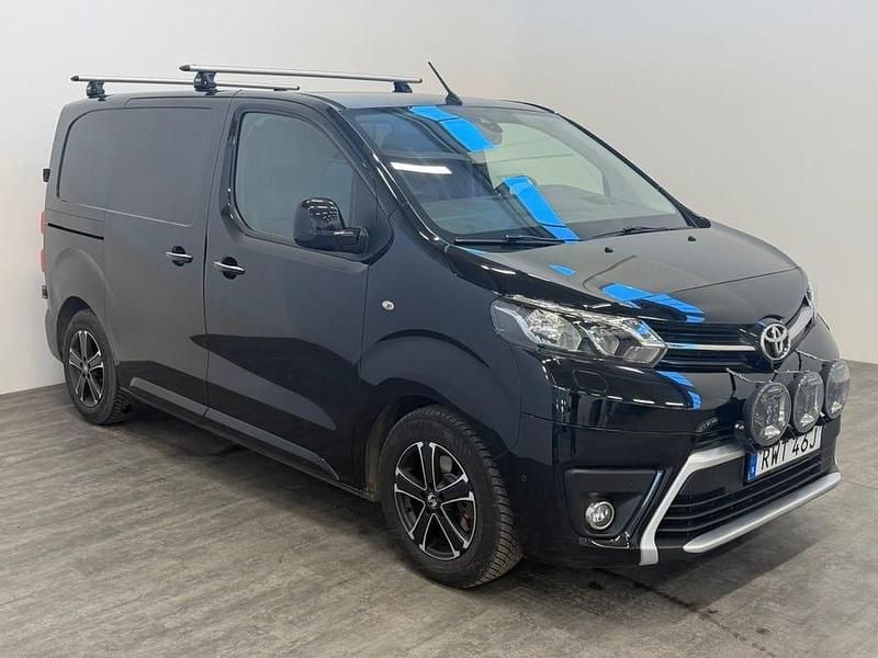 Begagnad Toyota Proace 120 HK (88 kW) 2020 Svart Minibuss