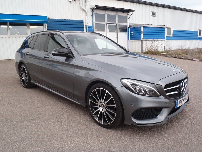 Grå (grå metallic) Begagnad 2017 Mercedes C220 AMG line Kombi | 189 000 kr (Marknadspris) - Bild 1/4