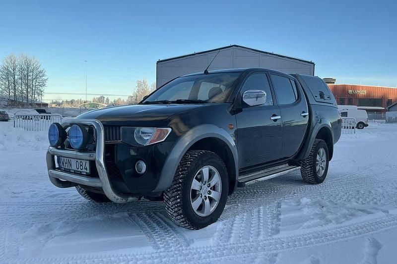Svart Begagnad 2007 Mitsubishi L200 Pickup | 60 000 kr (Marknadspris) - Bild 1/3