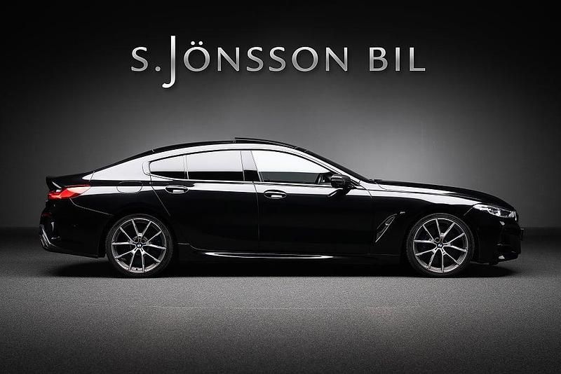 Safirsvart metallic Begagnad 2020 BMW M850 Sportkupé | 689 000 kr (Marknadspris) - Bild 1/4