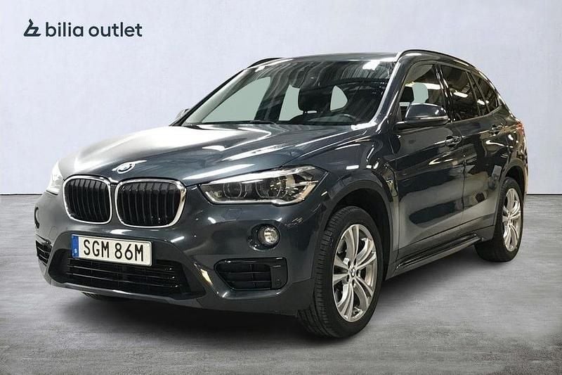 Grå Begagnad 2019 BMW X1 Sport Line SUV | 219 900 kr (Bra pris) - Bild 1/3