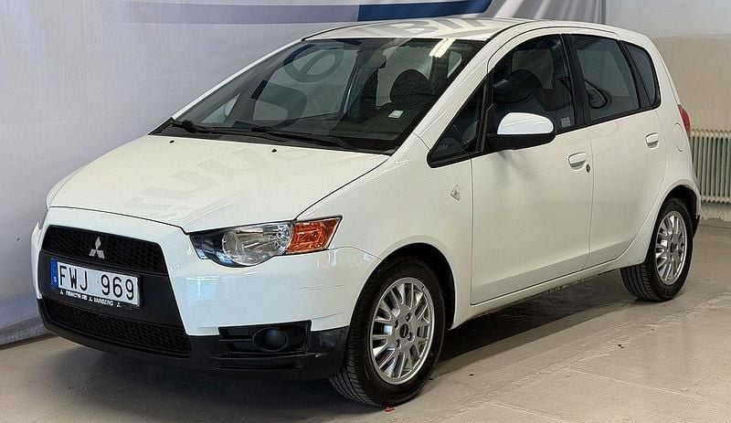 Vit Begagnad 2009 Mitsubishi Colt Halvkombi | 44 500 kr (Marknadspris) - Bild 1/4