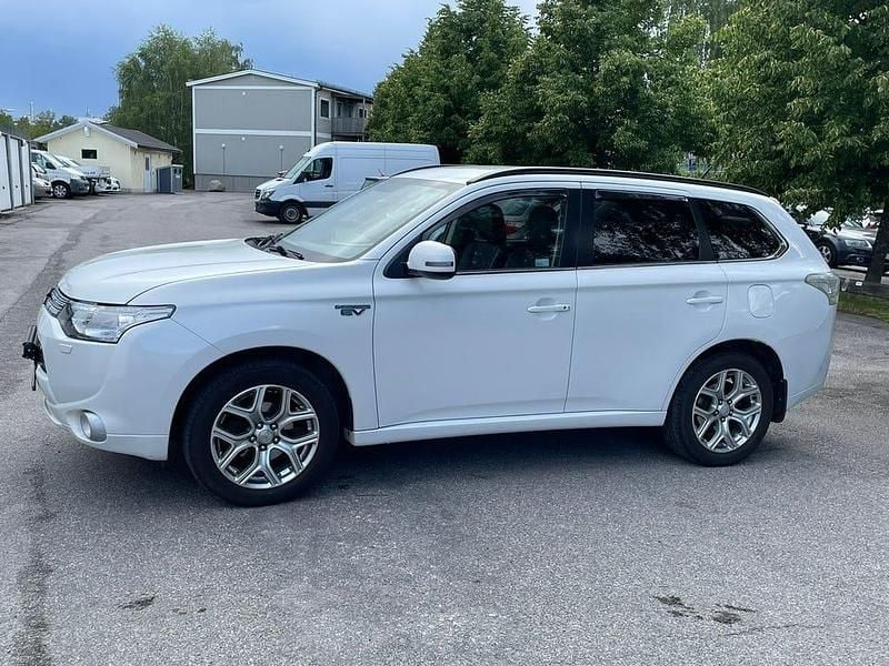 Begagnad Mitsubishi Outlander 203 HK (149 kW) 2014 SUV