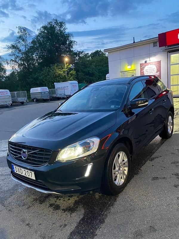 Begagnad 2017 Volvo XC60 SUV | 190 000 kr - Bild 1/4
